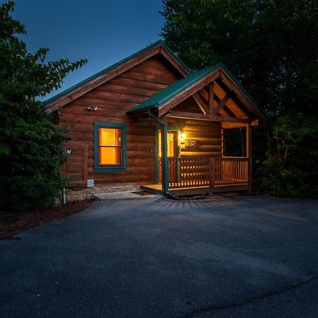 Cozy Log Cabin!! In Heart Of Pf & Close To The Smokies Pigeon Forge Exteriör bild