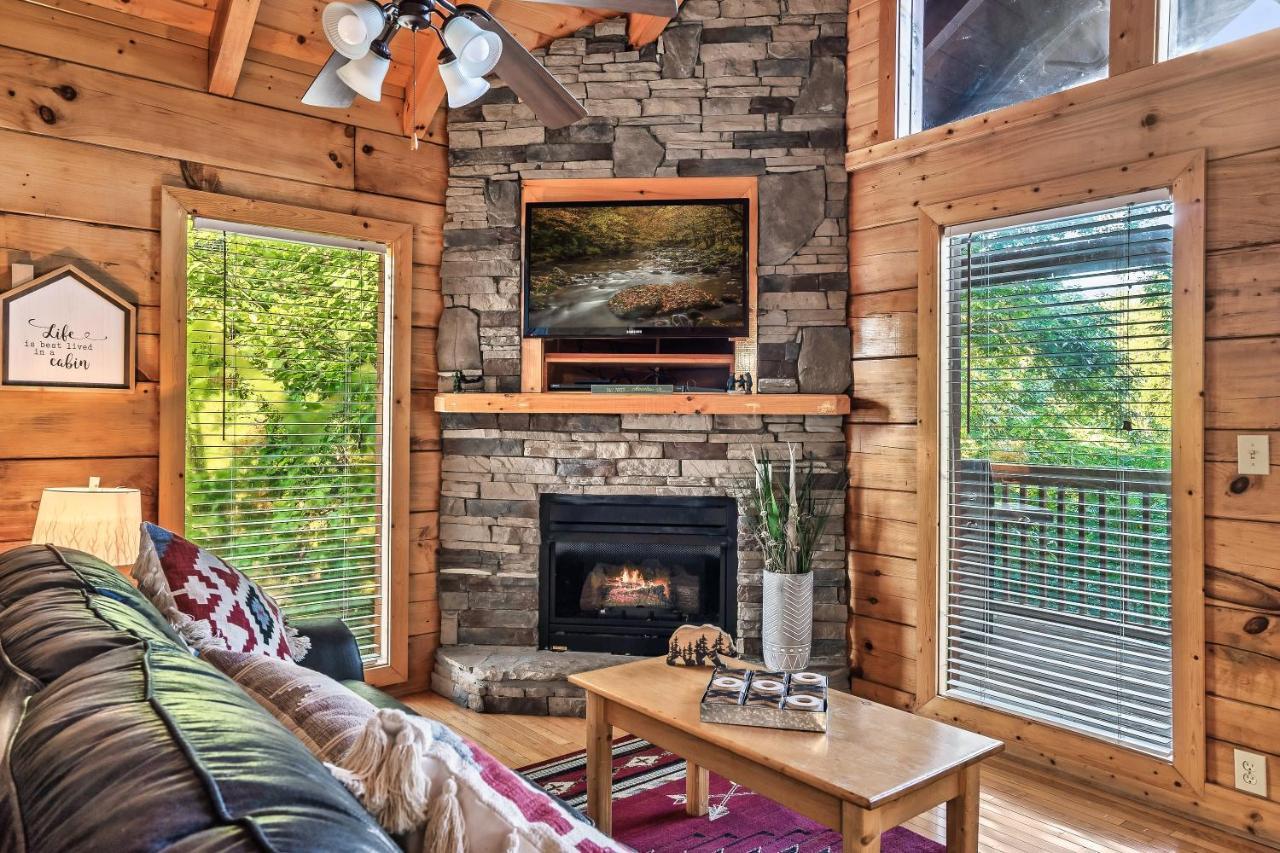 Cozy Log Cabin!! In Heart Of Pf & Close To The Smokies Pigeon Forge Exteriör bild